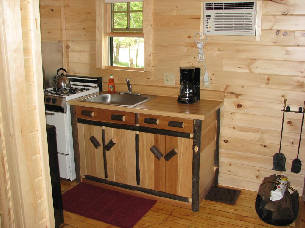 Pine Knoll Hotel Lakeside Lodge & Cabin Олд Фордж Стая снимка