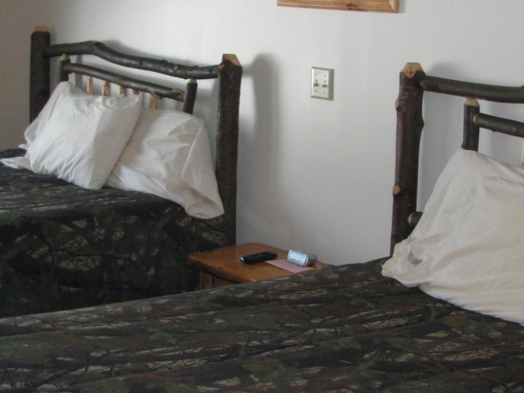 Pine Knoll Hotel Lakeside Lodge & Cabin Олд Фордж Екстериор снимка