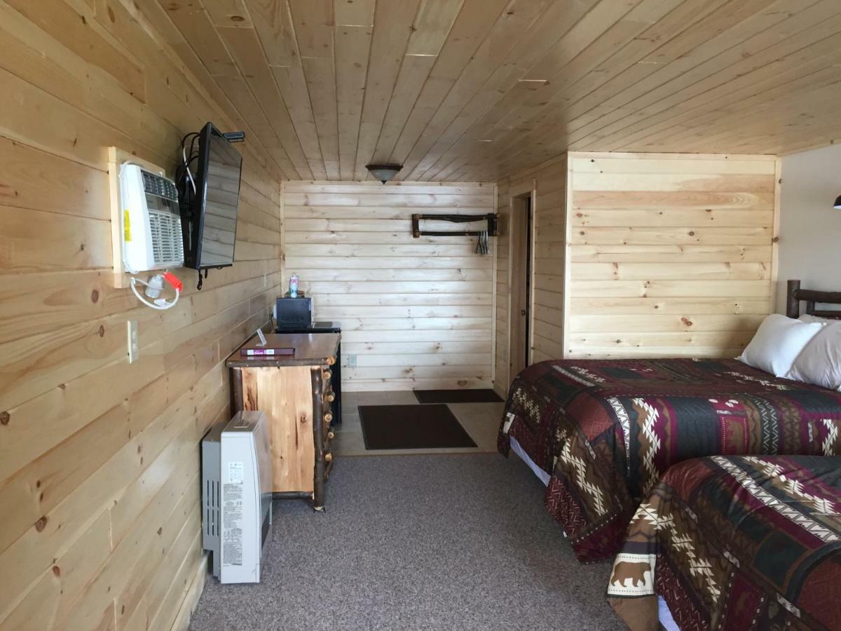 Pine Knoll Hotel Lakeside Lodge & Cabin Олд Фордж Екстериор снимка